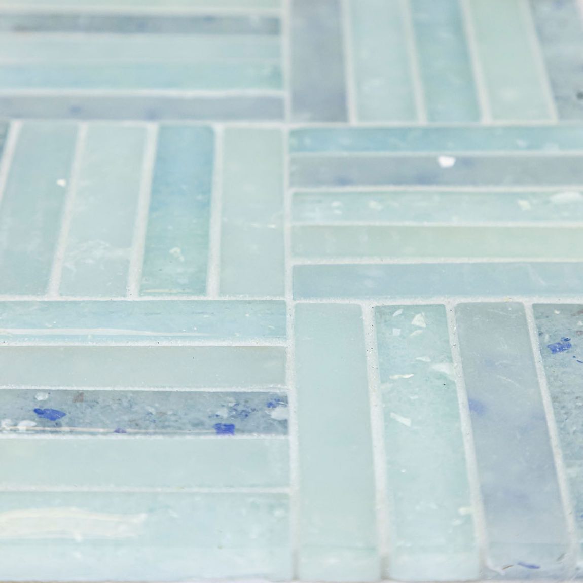 Fluid Stacked Glass Tile B Blend