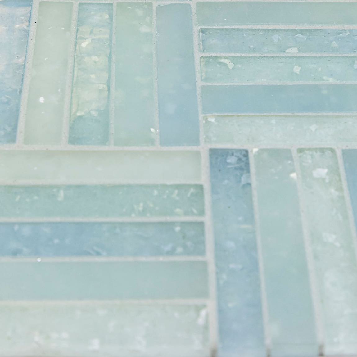 Fluid Stacked Glass Tile C Blend