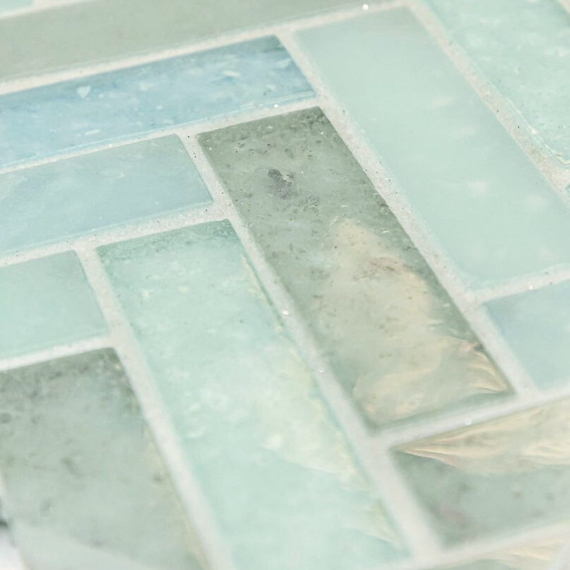 Fluid Herringbone Glass Tile Y Blend